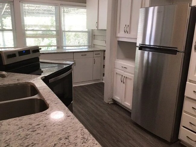 32 Woodland Dr, Phenix City, AL 36869 - photo 2