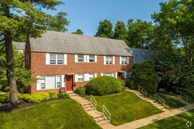 Townhomes are a housing option in Bellefonte.