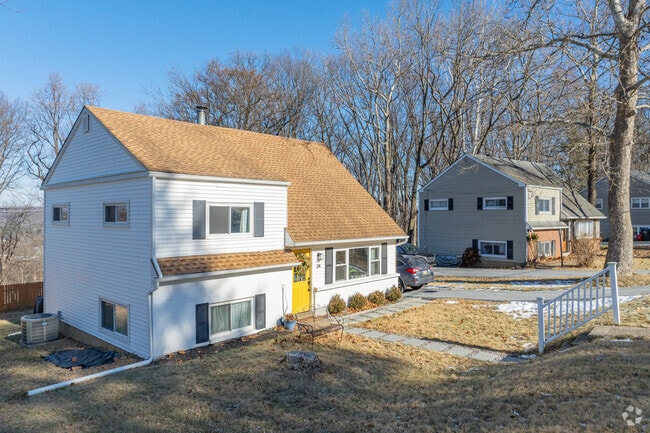 The core of Paoli's single family homes consist of split level homes.