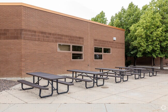 Summit Elementary School's outdoor picnic area lets kids have lunch outside.