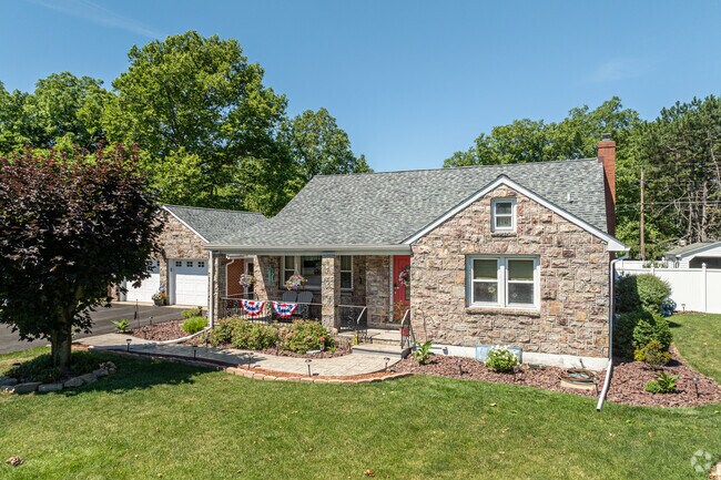 The owners of this Middletown-Northampton County ranch home pay attention to curb appeal.