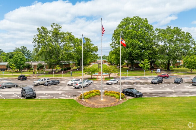 University of North Georgia Gainesville Campus is conveniently located in Oakwood's city center.