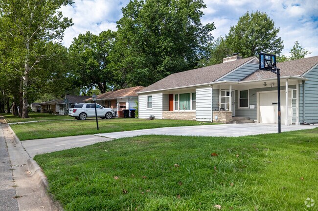 Ranch-styled dwellings are very common in McAlister Parkway.
