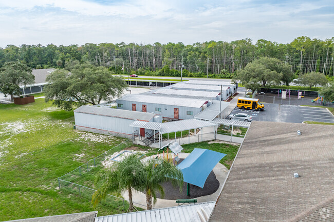 West Hernando Christian School has a student-teacher ratio of 13 to 1.
