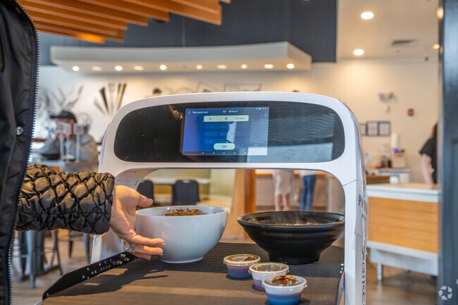 QZ Poke & Ramen uses a delivery robot for Ridgefield residents.