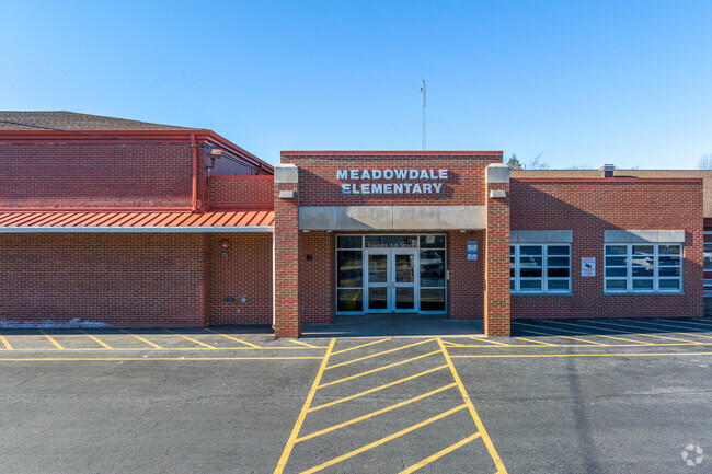 Meadowdale Elementary School is located in Carpentersville, IL.