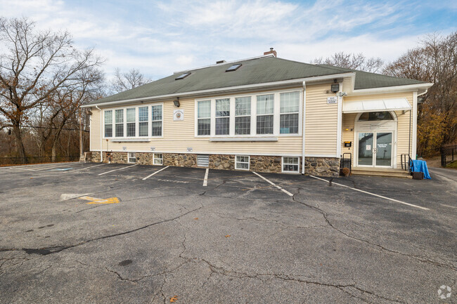 The Dr. Janice Adie Day School located in Chelmsford is a small  school serving K-12.