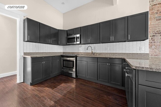 621 Macon St, Brooklyn, NY 11233 - photo 4