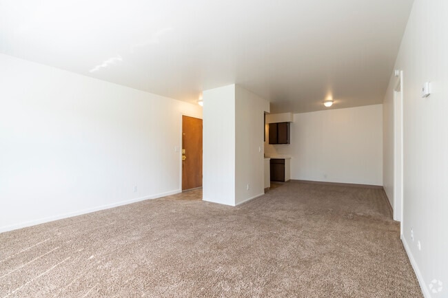 2BR, 1BA - 750SF - Living/Dining Room