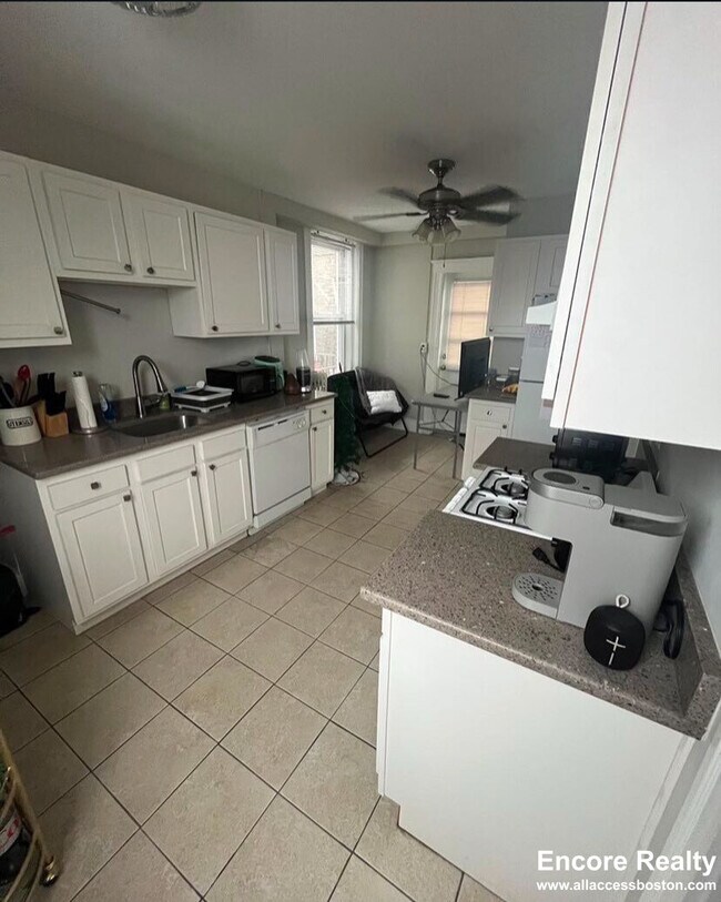 224 Hanover St unit 26, Boston, MA 02113 - photo 5