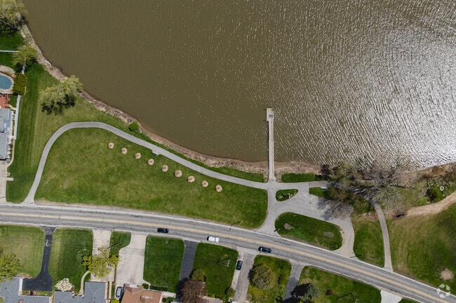 Pinkley Landing has access to the water for boats, kayaks and fishermen in Shoreland.