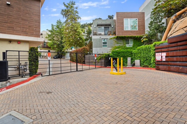 2775 Wright Ln, Los Angeles, CA 90068 - photo 3