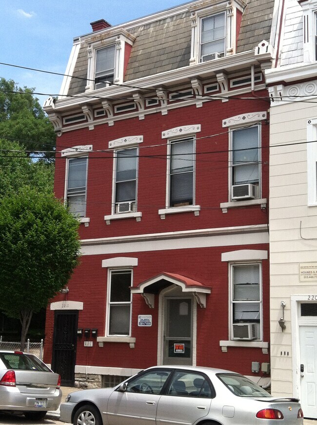 2210 Victor St unit 3, Cincinnati, OH 45219 - photo 2