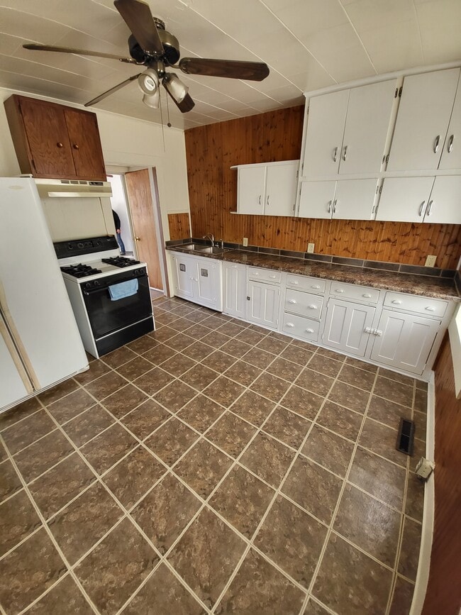 211 S Marr St, Fond Du Lac, WI 54935 - photo 5