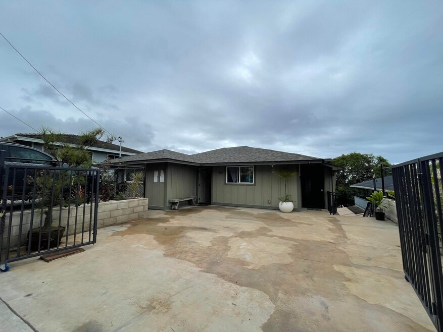 951 Hala Dr, Honolulu, HI 96817 - photo 1