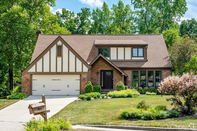 A brick home in Olentangy Highlands features a manicured front yard.