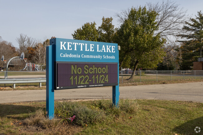 Kettle Lake Elementary averages 370 students with a 16 to 1 student teacher raio.