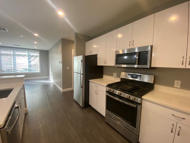 4945 Washington St unit 307, Boston, MA 02132 - photo 4