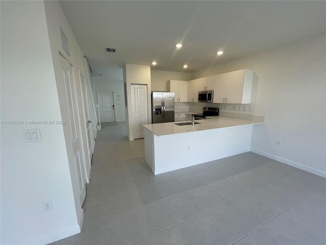 23450 SW 127th Place, Princeton, FL 33032 - photo 4