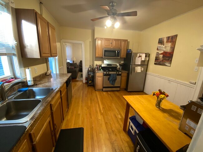 296 Highland Ave unit 1, Somerville, MA 02144 - photo 3