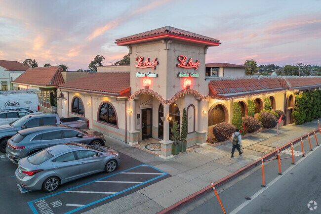 San Pablo's La Strada serves Italian cuisine amid fireplace seating & murals of Tuscany.