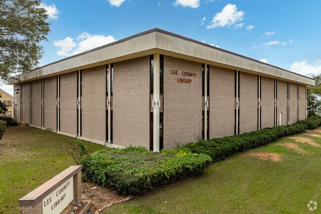 Historic Downtown Tupelo is home to the Lee County Library.