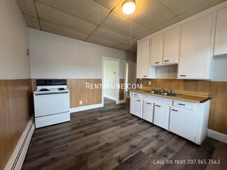 172 College Ave Unit 2, Waterville, ME 04901