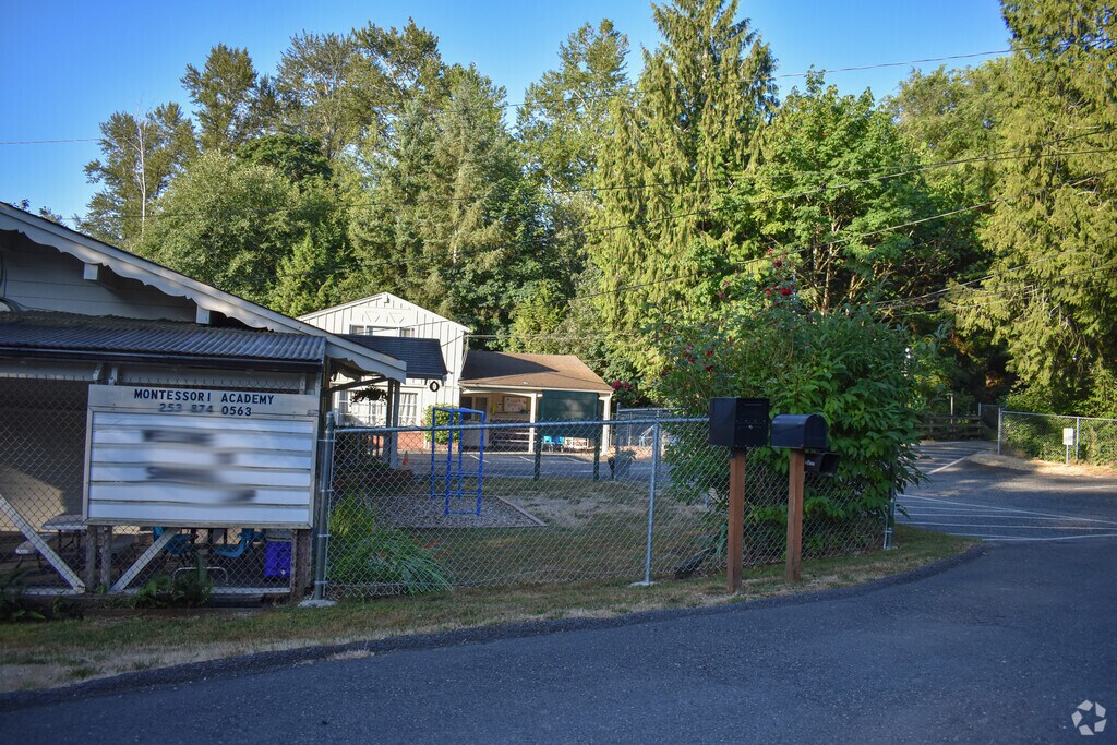 Montessori Academy at Spring Valley is located in the Federal Way neighborhood.
