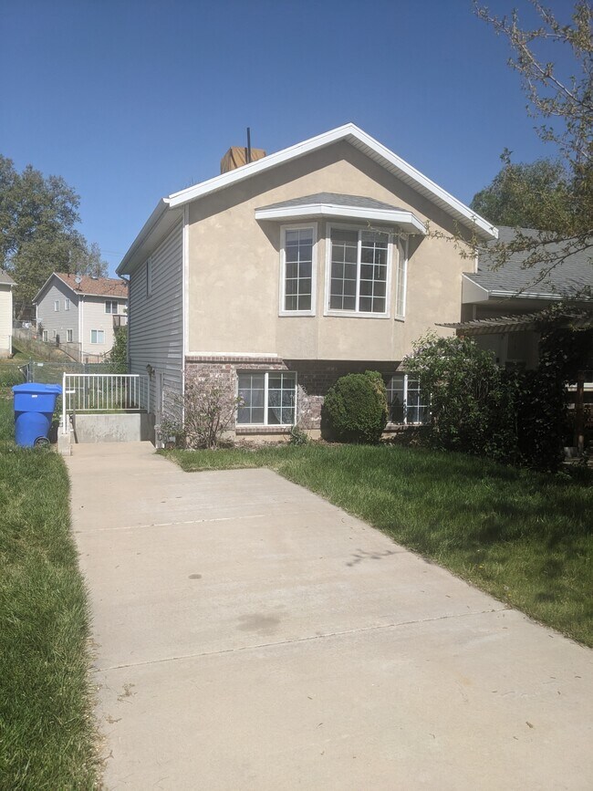 964 W 4375 S, Riverdale, UT 84405