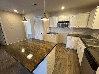 124 W Chestnut St, Jeffersonville, IN 47130