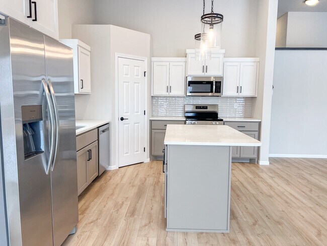 6722 Meadow View Dr S, Fargo, ND 58104 - photo 6