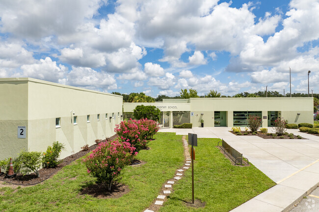 The mascot for Heritage Elementary is the Florida Bobcat.