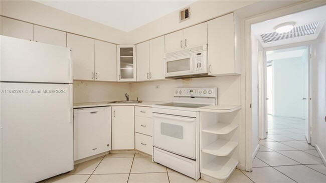 Oceanside Plaza unit 14T, Miami Beach, FL 33140 - photo 3