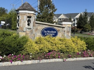 8 Brentwood Cir, Danbury, CT 06810