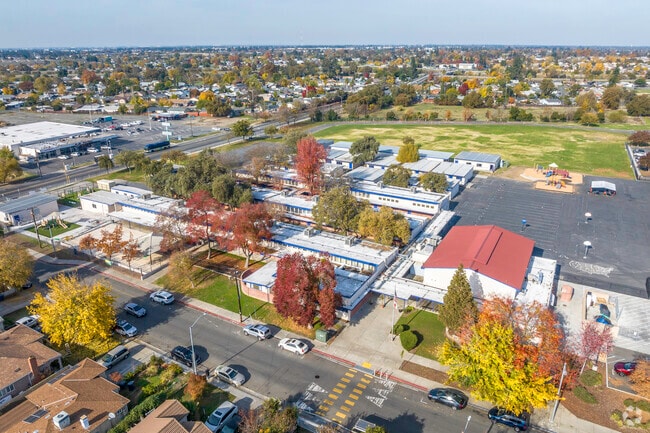 Las Palmas Elementary School offers a sprawling campus when viewed from above.
