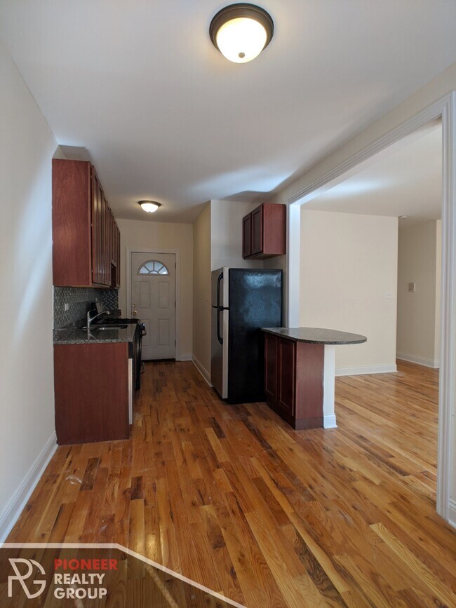 630 W Cornelia Ave unit 1, Chicago, IL 60657 - photo 2