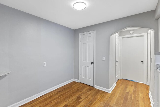 6317 Girard Ave unit 3, Cincinnati, OH 45213 - photo 7