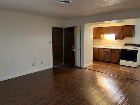 1021 Martin Luther King Junior Blvd, Clovis, NM 88101 - photo 5