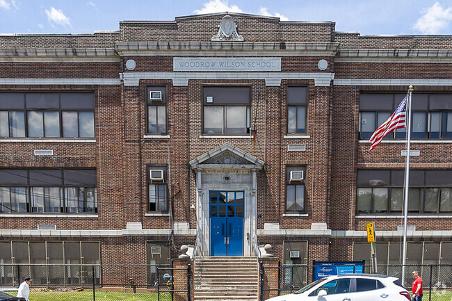 The Niche rating at the Woodrow Wilson Elementary School is a C.