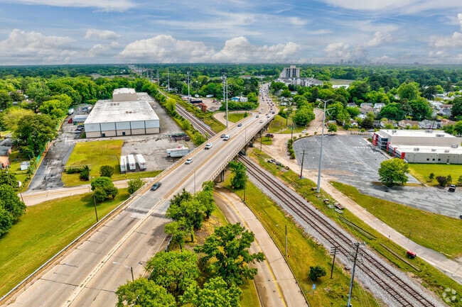 Tidewater Drive is a central artery for commuting across Greenhill Farms.