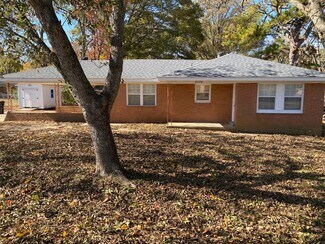 2135 Hayes St, Humboldt, TN 38343