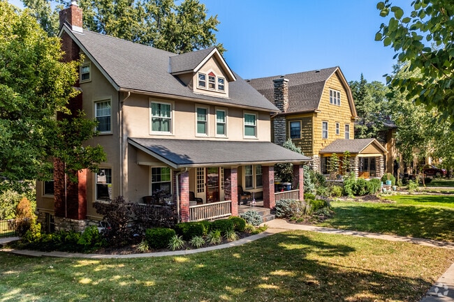 The homes in the Countryside area have large landscaped front yards.