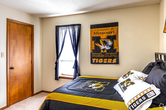 Forest Village, Columbia, MO 65203 - photo 3