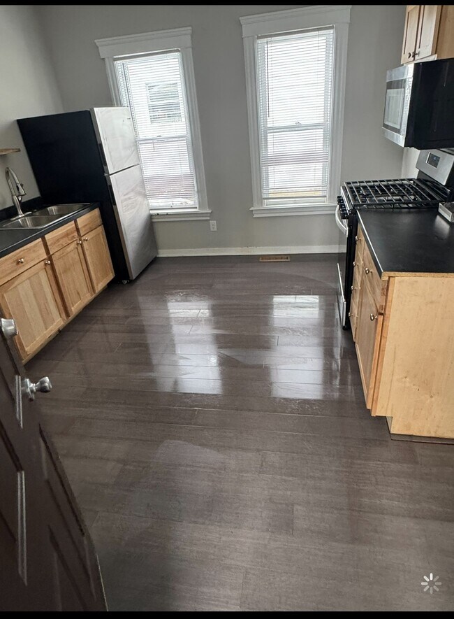 529 McCourtie St unit 2, Kalamazoo, MI 49008 - photo 2