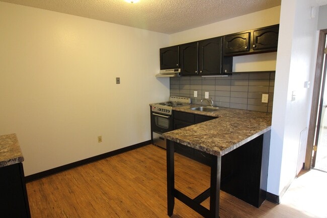 1106-1110 Kent Circle, Waterloo, IA 50701 - photo 6