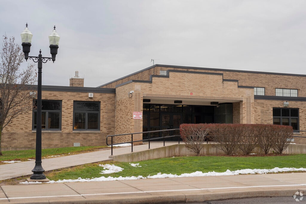 Clifford Wise Middle School provides education in the neighborhood of 
Orleans County.