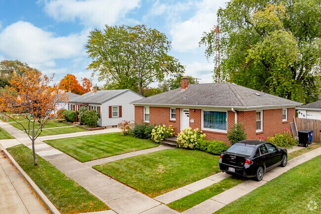 The most common home type found in Green Crest is the classic ranch.