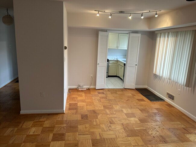 10613 Weymouth St 101, Bethesda, MD 20814 - photo 6