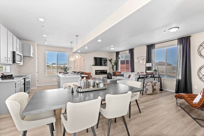 336 N Broadway Dr, Saratoga Springs, UT 84045 - photo 4