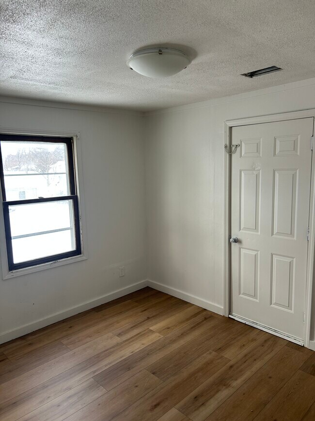 321 Adolph St unit 2, Rockford, MI 49341 - photo 6